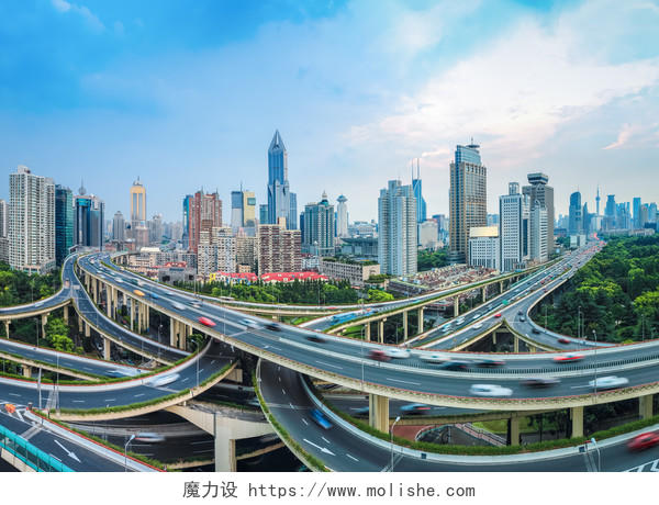 上海城市高架的路交界处在黄昏的全景视图上海旅游